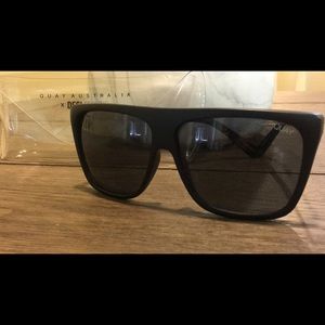 DESI PERKINS ( QUAY AUSTRALIA)